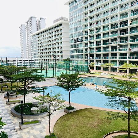 Palazio Mount Austin 2Br Studio Pool View With Tv Box-3 Plus 1 Pax C2-07 Johor Bahru Eksteriør bilde