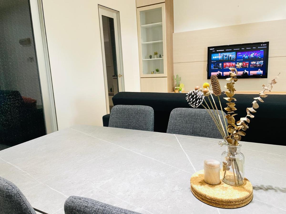 Palazio Mount Austin 2Br Studio Pool View With Tv Box-3 Plus 1 Pax C2-07 Johor Bahru Eksteriør bilde