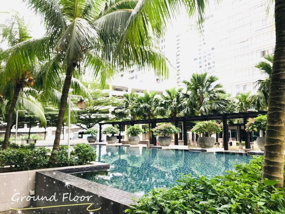 Palazio Mount Austin 2Br Studio Pool View With Tv Box-3 Plus 1 Pax C2-07 Johor Bahru Eksteriør bilde