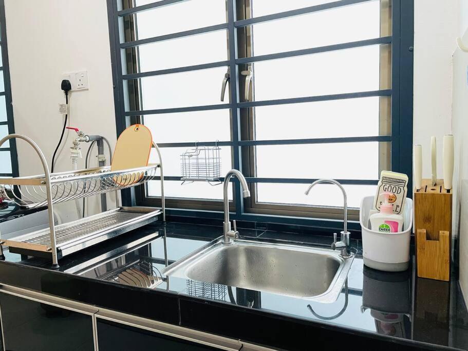 Palazio Mount Austin 2Br Studio Pool View With Tv Box-3 Plus 1 Pax C2-07 Johor Bahru Eksteriør bilde